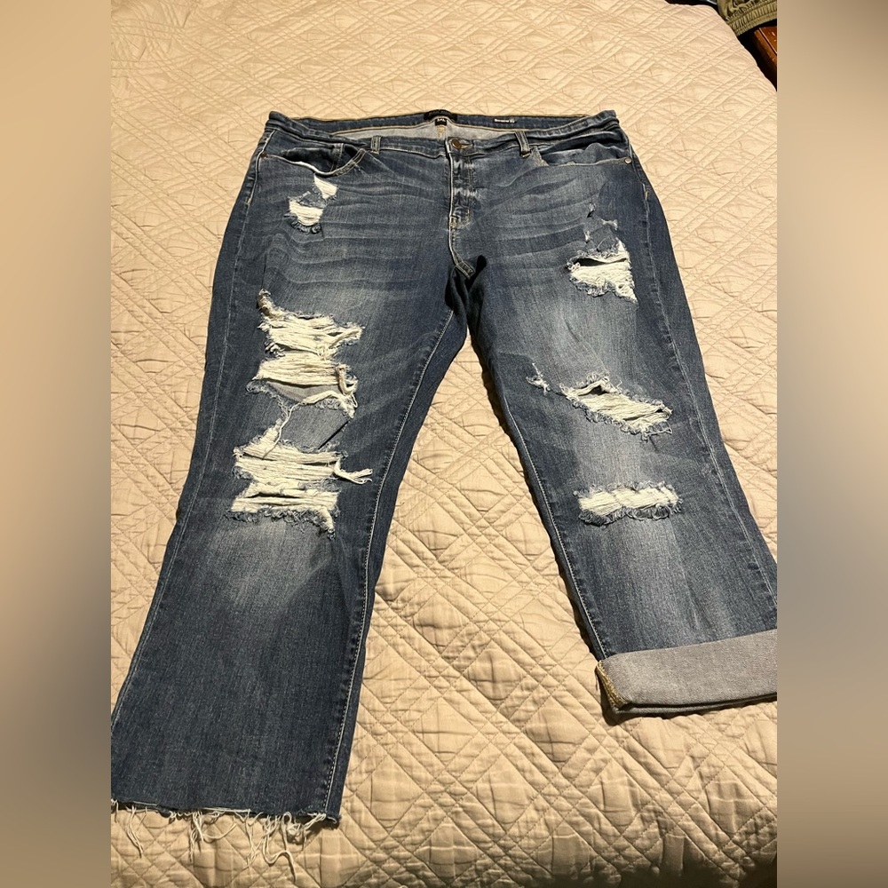 Just blue cropped jeans.  Size 3xl